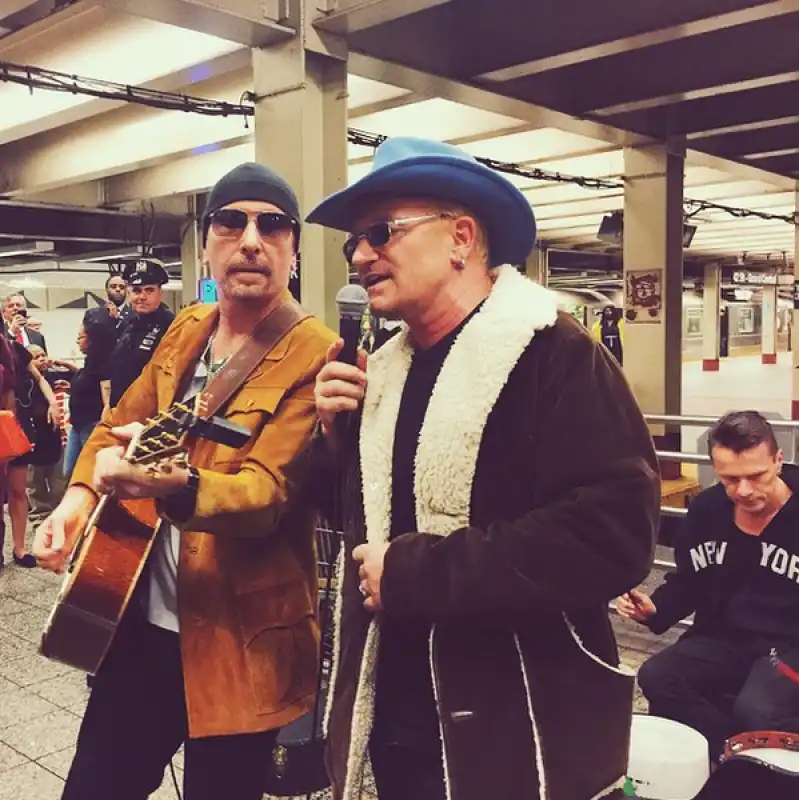 te edge e bono sotto la metro