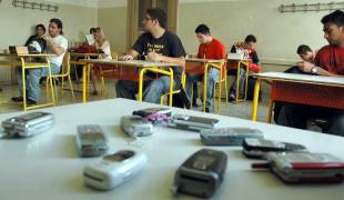 TELEFONINI A SCUOLA