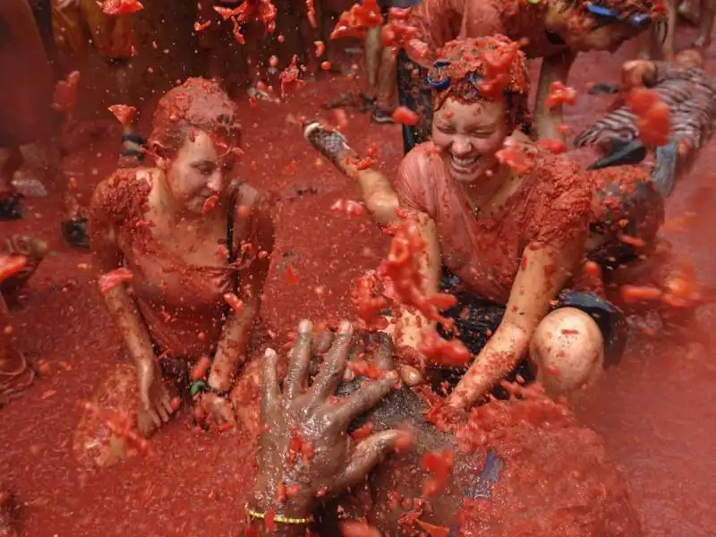 the biggest food fight in the world la tomatina attracts around 30000 people to buol spain who come to party and hurl tomatoes at each other every august