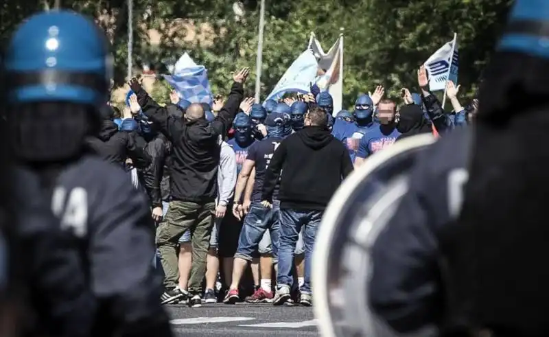 tifosi del wisla cracovia a supporto dei laziali nel derby 6