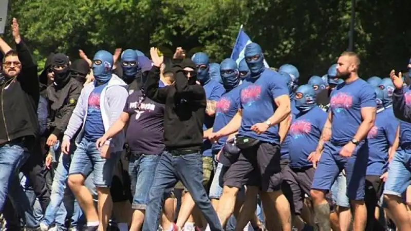 tifosi del wisla cracovia a supporto dei laziali nel derby