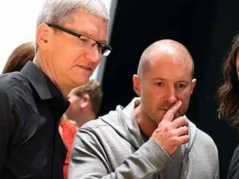 tim cook jonathan jony ive