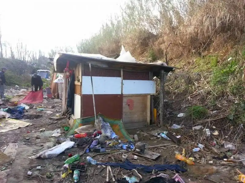 val d ala parco  delle valli campo nomadi roma