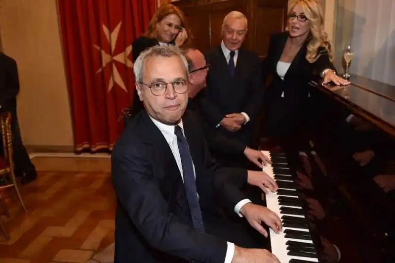 enrico mentana e gigi d alessio al pianoforte (2)