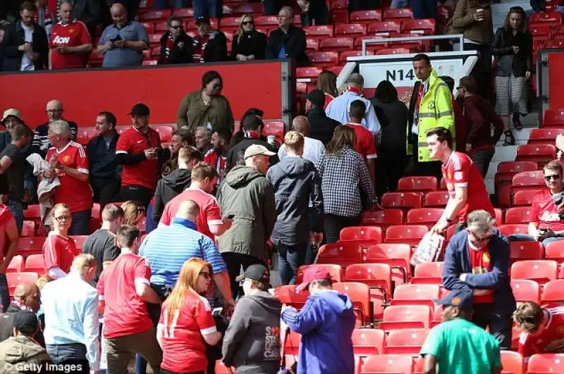 evacuato old trafford manchester united  1