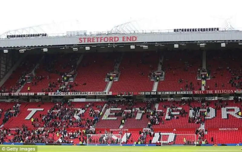 evacuato old trafford manchester united  3