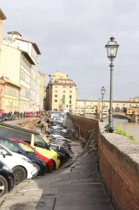 firenze lungarno voragine 1