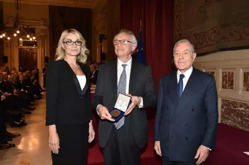 giovanni bazoli premiato da romana liuzzo e gianni letta