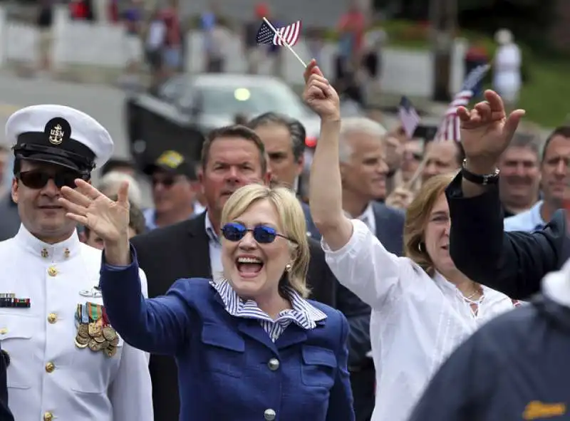 hillary  clinton a chappaqua ny per il memorial day