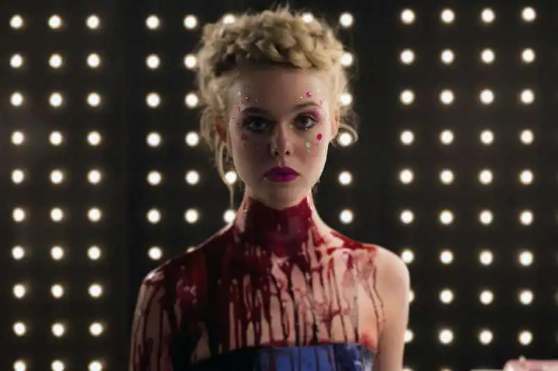 horror lesbo neon demon