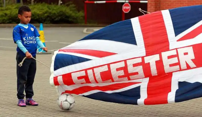 I tifosi del Leicester festanti al pareggio del Chelsea 