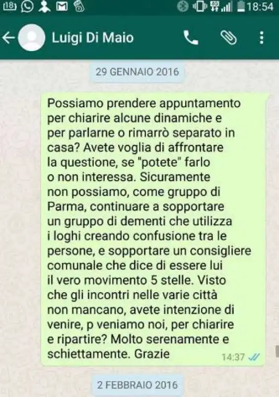 i whatsapp di pizzarotti a di maio