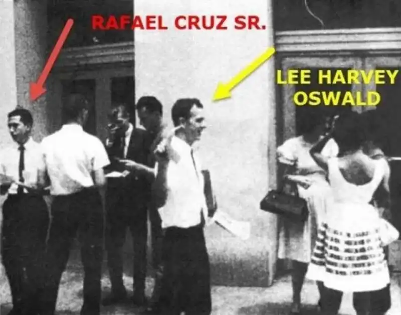 il presunto rafael cruz nelle foto con lee harvey oswald  