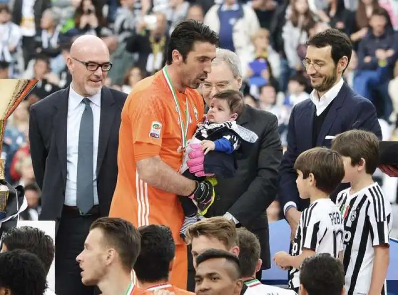 juventus scudetto buffon con il figlio