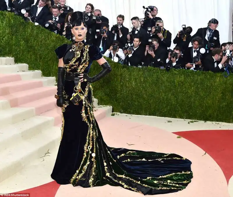 katy perry in velluto di prada