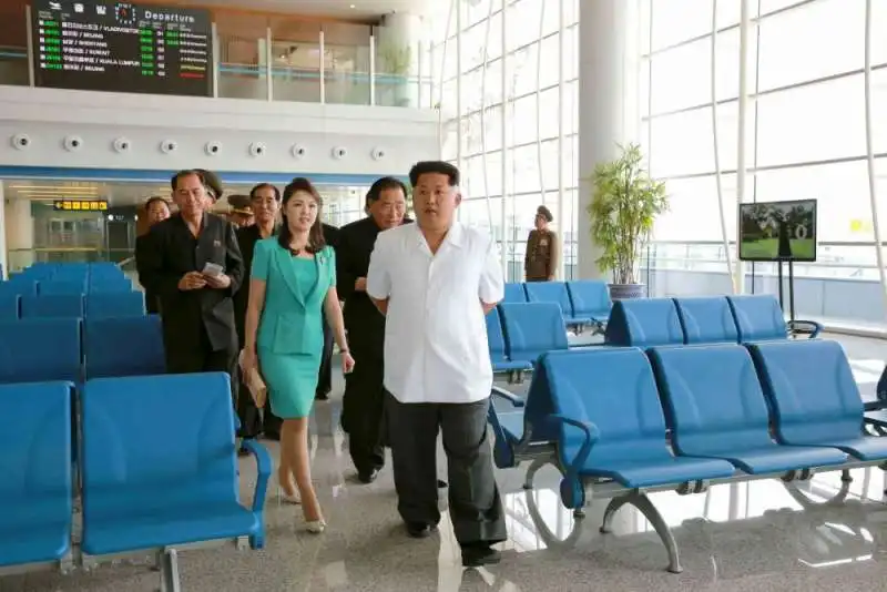 kim jong un visita l aeroporto di pyongyang  6