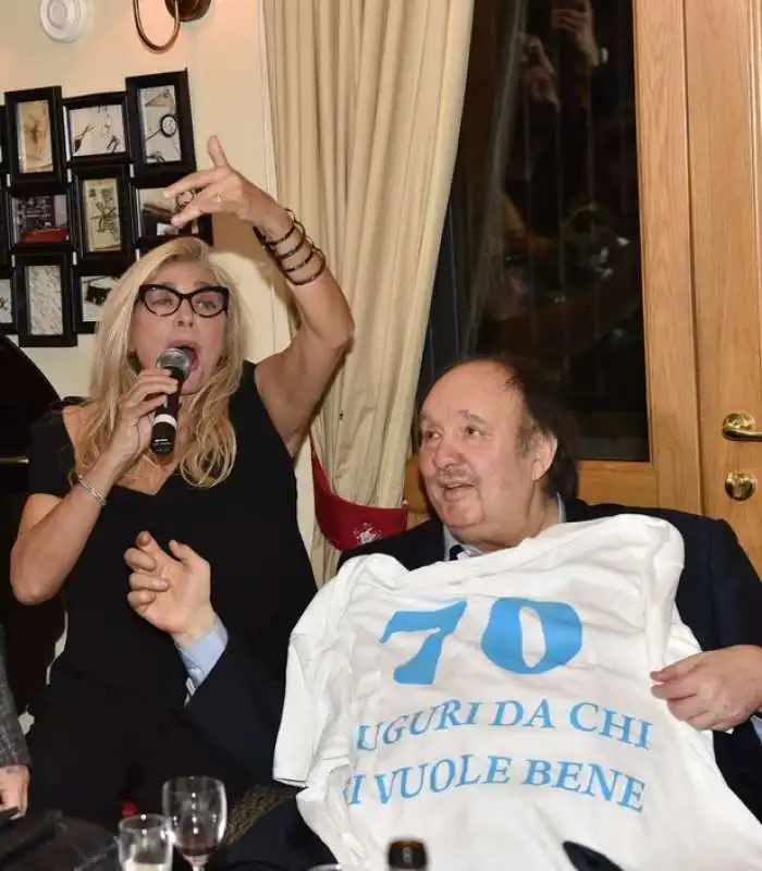 la venier canta gli auguri al mitico bisteccone galeazzi