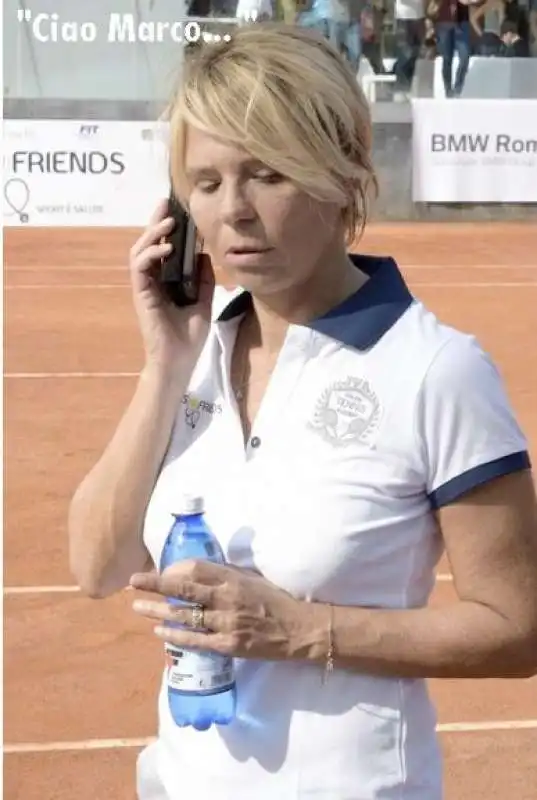 maria de filippi al telefono con marco carta