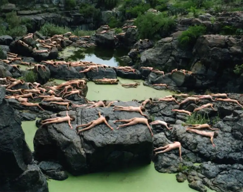 nudi sul fiume per spencer tunick