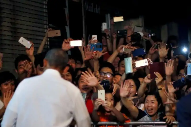 OBAMA IN VIETNAM 7