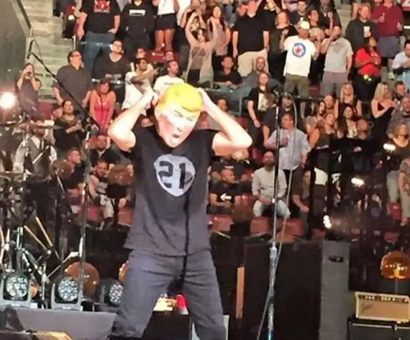 pearl jam contro trump