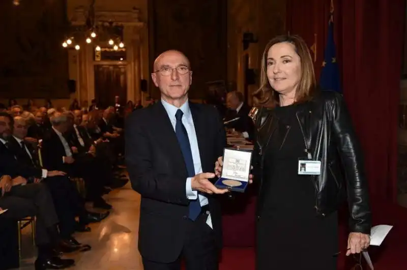 piero di lorenzo premiato da barbara palombelli