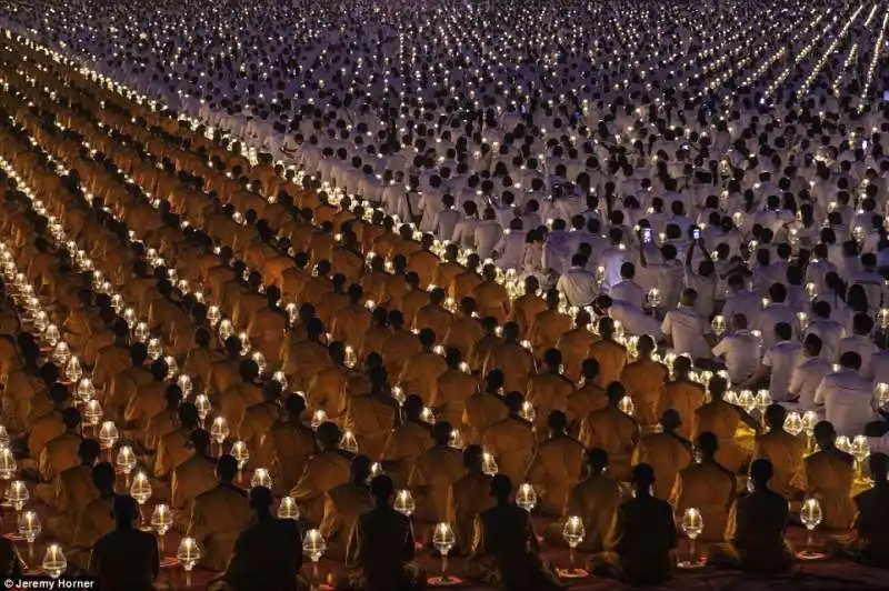 processione buddista a bangkok