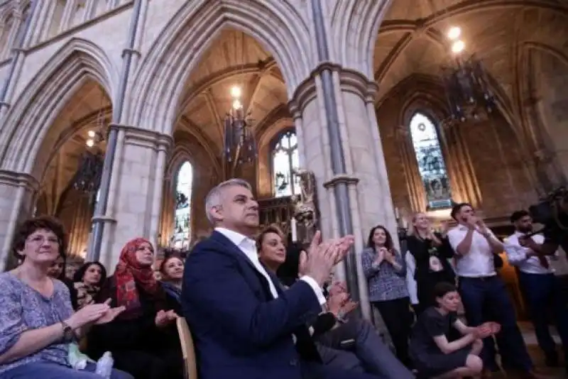 SADIQ KHAN NELLA CATTEDRALE CRISTIANA DI SOUTHWARK