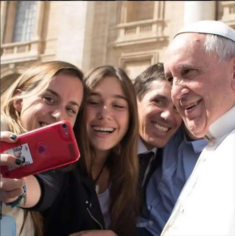 SELFIE CON PAPA BERGOGLIO