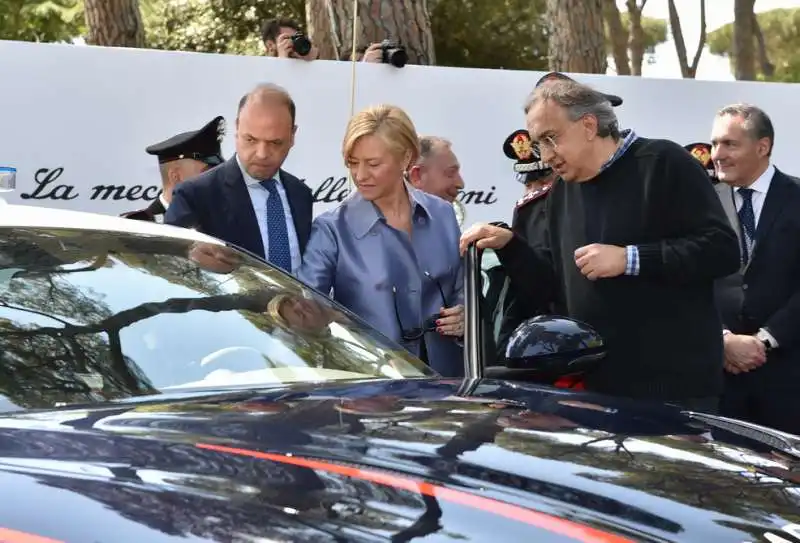 sergio marchionne presenta la nuova giulia ai ministri alfano e pinotti (2)