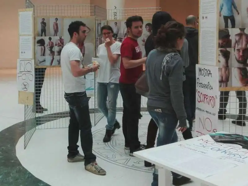 TORINO MOSTRA STUDENTI NUDI