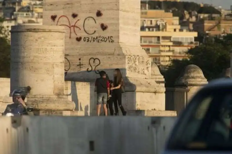 adolescenti sul ponte delle aquile  8