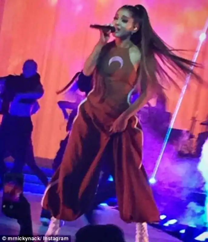 ARIANA GRANDE 15