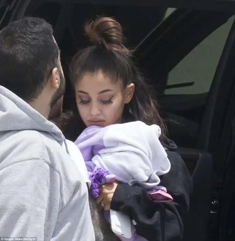 ariana grande torna a casa