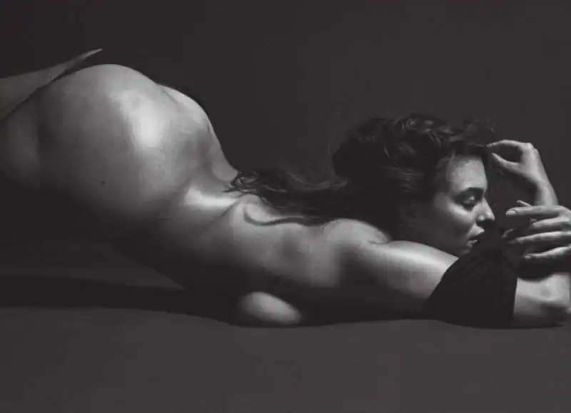 ashley graham per v magazine by mario sorrenti  3