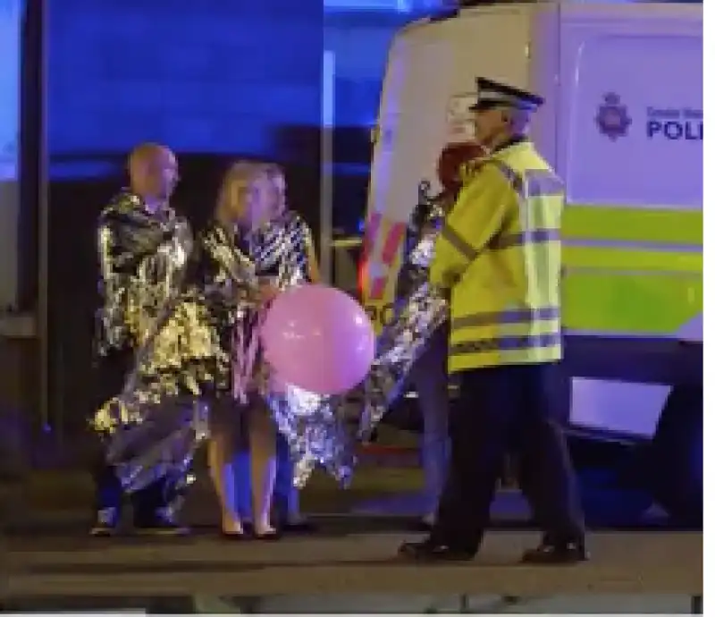 attentato a manchester al concerto di ariana grande  17