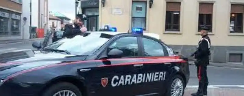 carabinieri sul luogo della tragedia