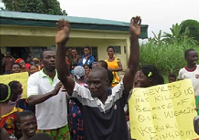 comunita ikebiri protesta contro chevron