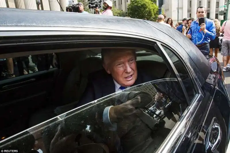 donald trump nella cadillac