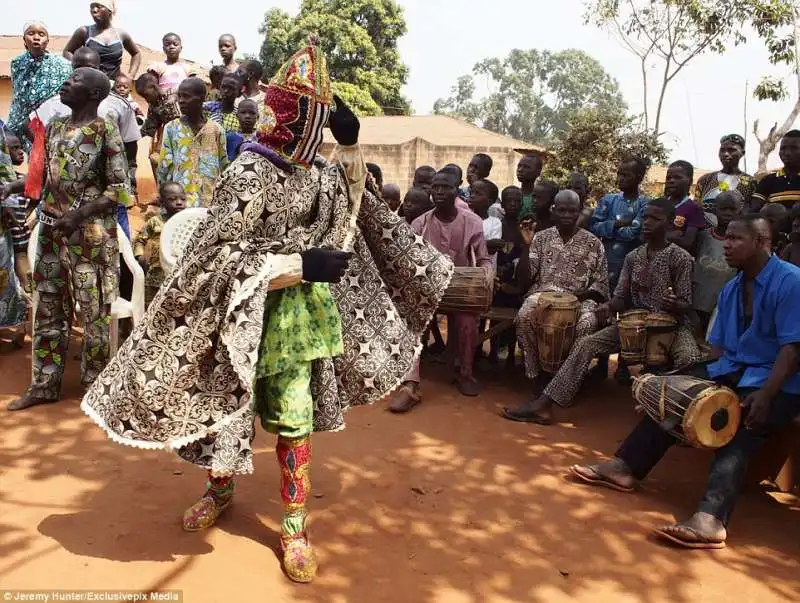  egungun guida la comunita in benin