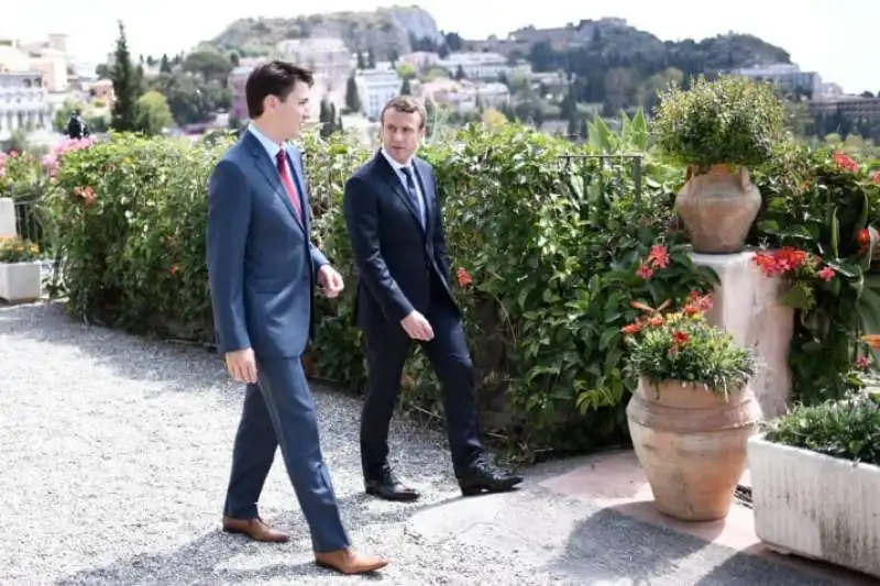 emmanuel macron e justin trudeau a taormina  10