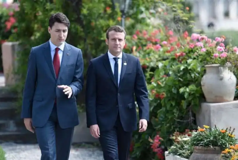 emmanuel macron e justin trudeau a taormina  12