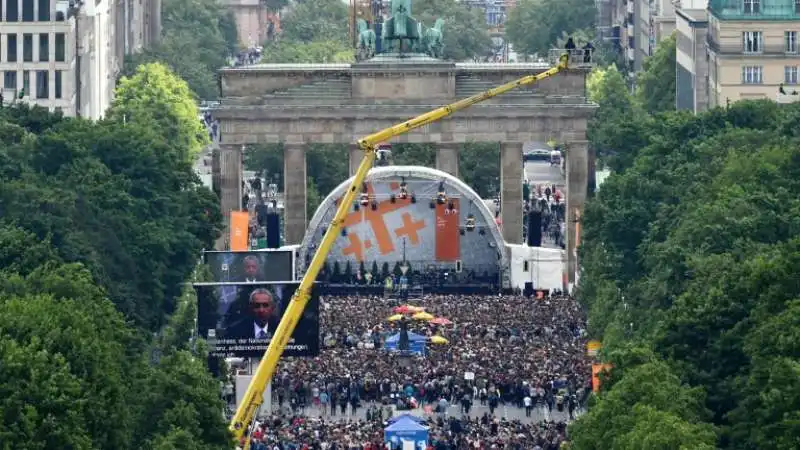 folla per obama a berlino