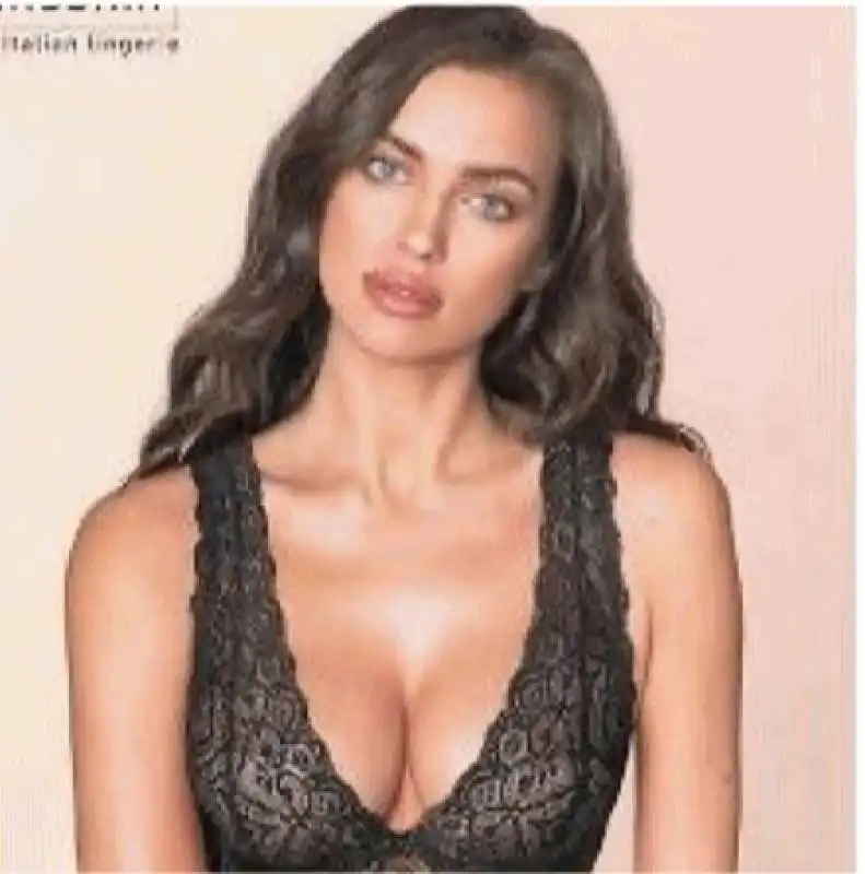 I MANIFESTI CON IRINA SHAYK COPERTI DAL CHADOR