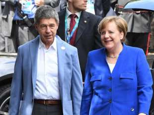 Joachim Sauer con la moglie Angela Merkel