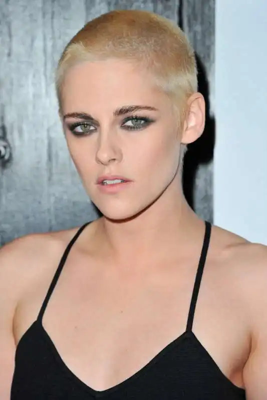 kristen stewart capelli a zero