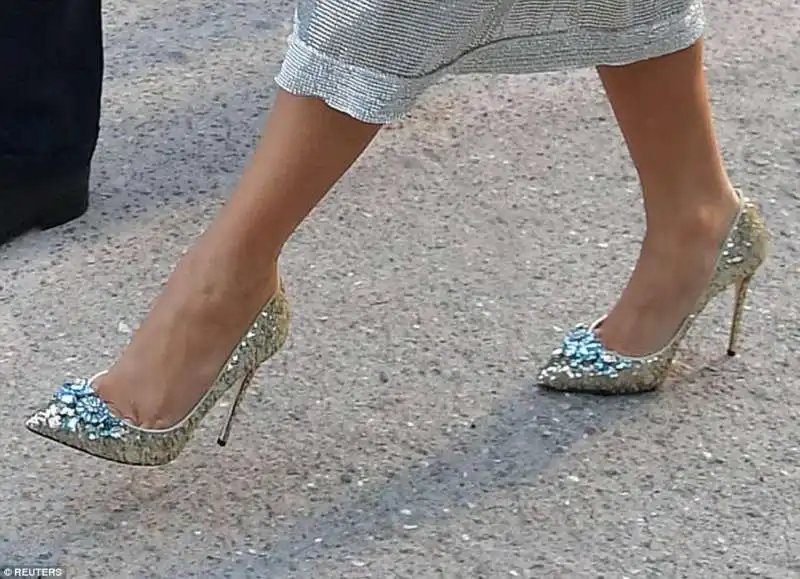 le scarpe di melania trump a taormina