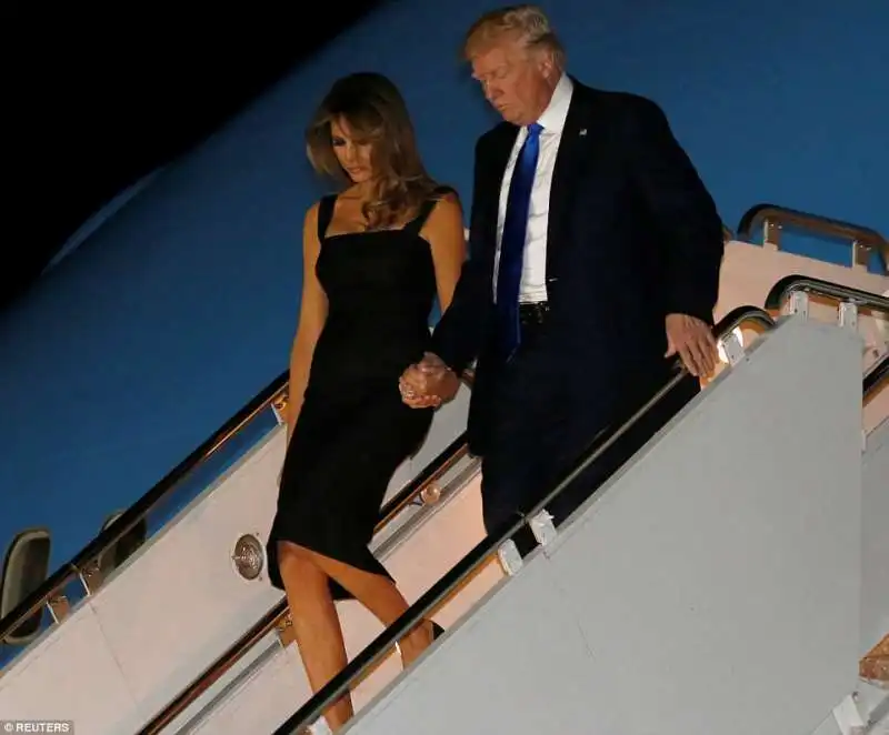 melania e donald trump all arrivo a sigonella