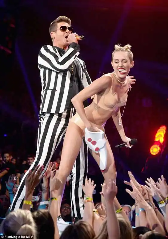 miley cyrus con robin thicke