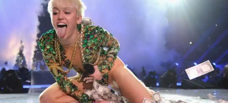 miley cyrus  strafatta